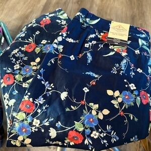 NWT Saint John’s Bay easy fit through the hip and thigh Capri midrise navy SZ 16